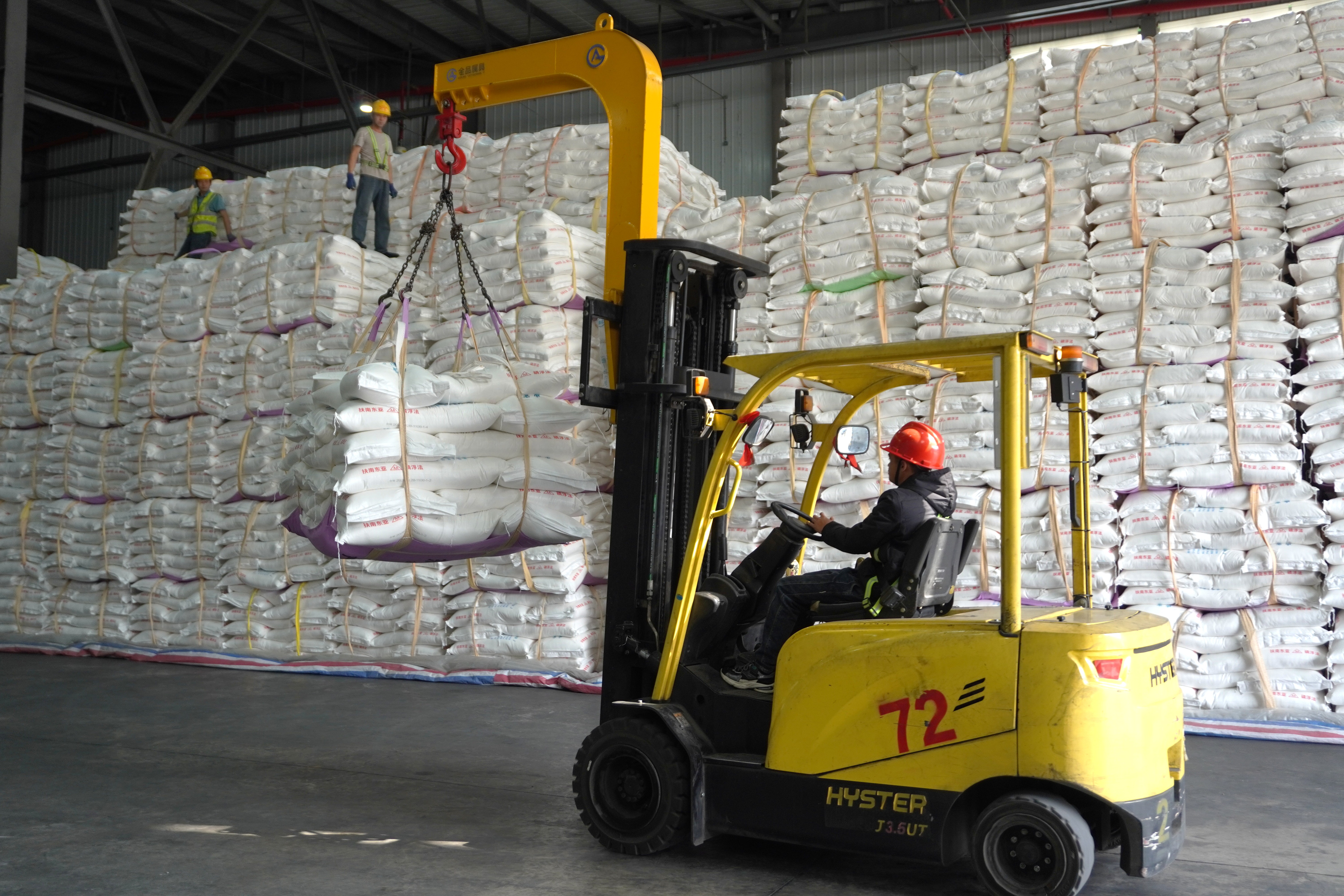 企動(dòng)力 | 崇左市第三方倉(cāng)儲(chǔ)企業(yè)單日作業(yè)量首位！智慧物流公司全力沖刺18萬(wàn)噸滿(mǎn)庫(kù)目標(biāo)